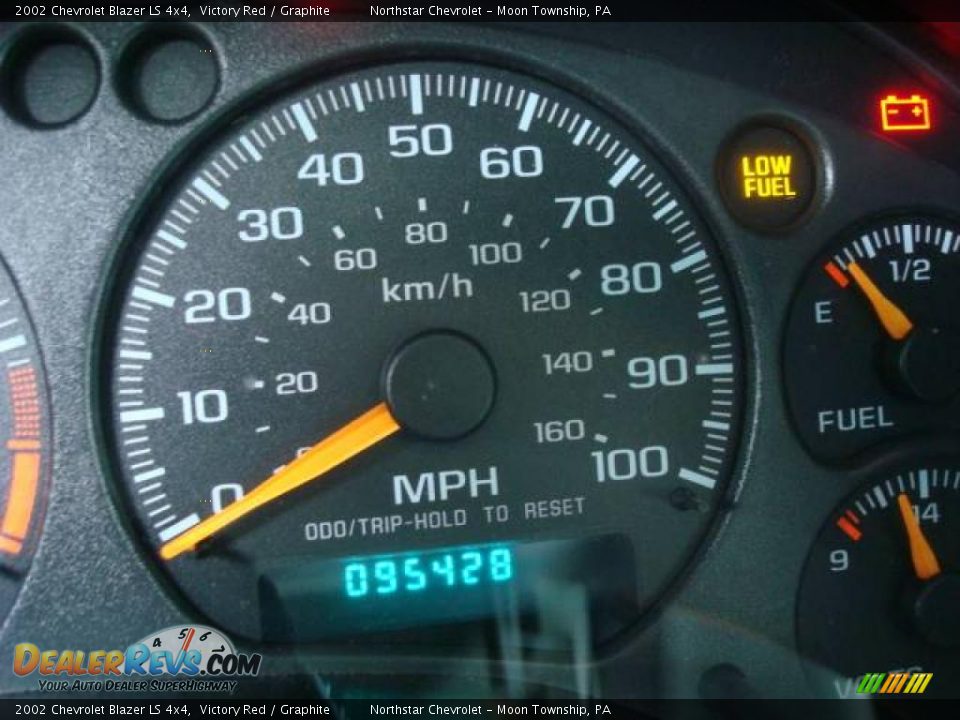 2002 Chevrolet Blazer LS 4x4 Victory Red / Graphite Photo #15