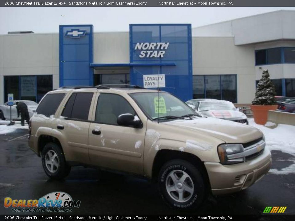 2006 Chevrolet TrailBlazer LS 4x4 Sandstone Metallic / Light Cashmere/Ebony Photo #1