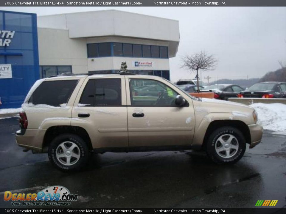2006 Chevrolet TrailBlazer LS 4x4 Sandstone Metallic / Light Cashmere/Ebony Photo #2