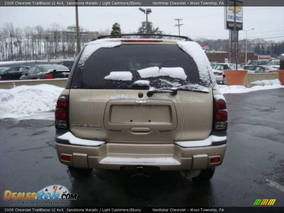 2006 Chevrolet TrailBlazer LS 4x4 Sandstone Metallic / Light Cashmere/Ebony Photo #4