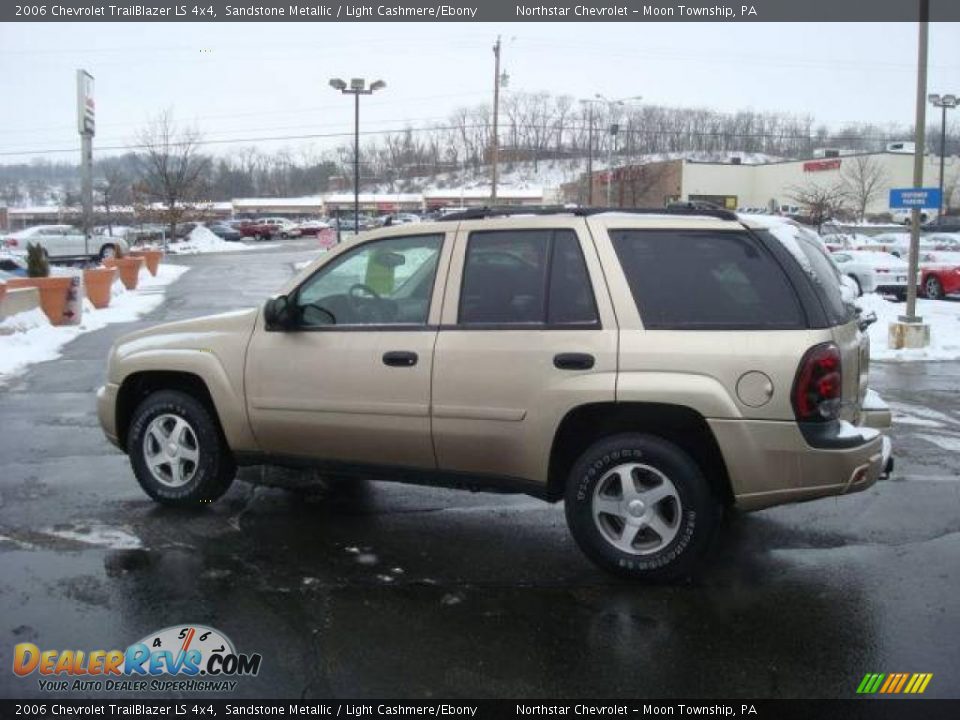 2006 Chevrolet TrailBlazer LS 4x4 Sandstone Metallic / Light Cashmere/Ebony Photo #6