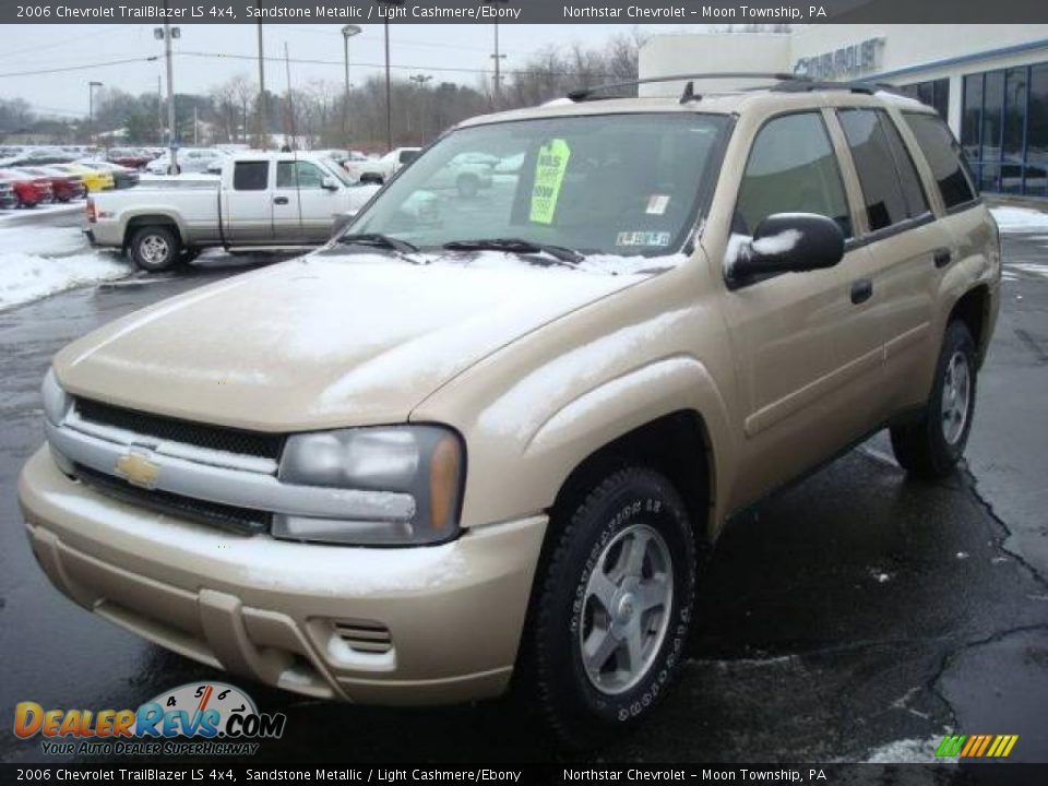 2006 Chevrolet TrailBlazer LS 4x4 Sandstone Metallic / Light Cashmere/Ebony Photo #7
