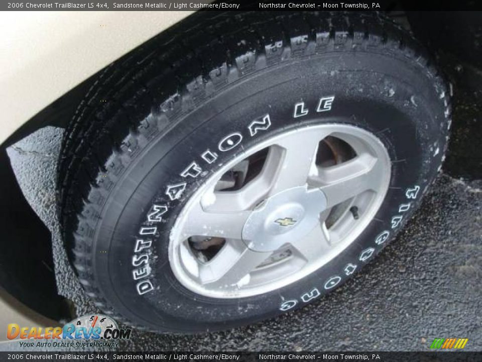 2006 Chevrolet TrailBlazer LS 4x4 Sandstone Metallic / Light Cashmere/Ebony Photo #9