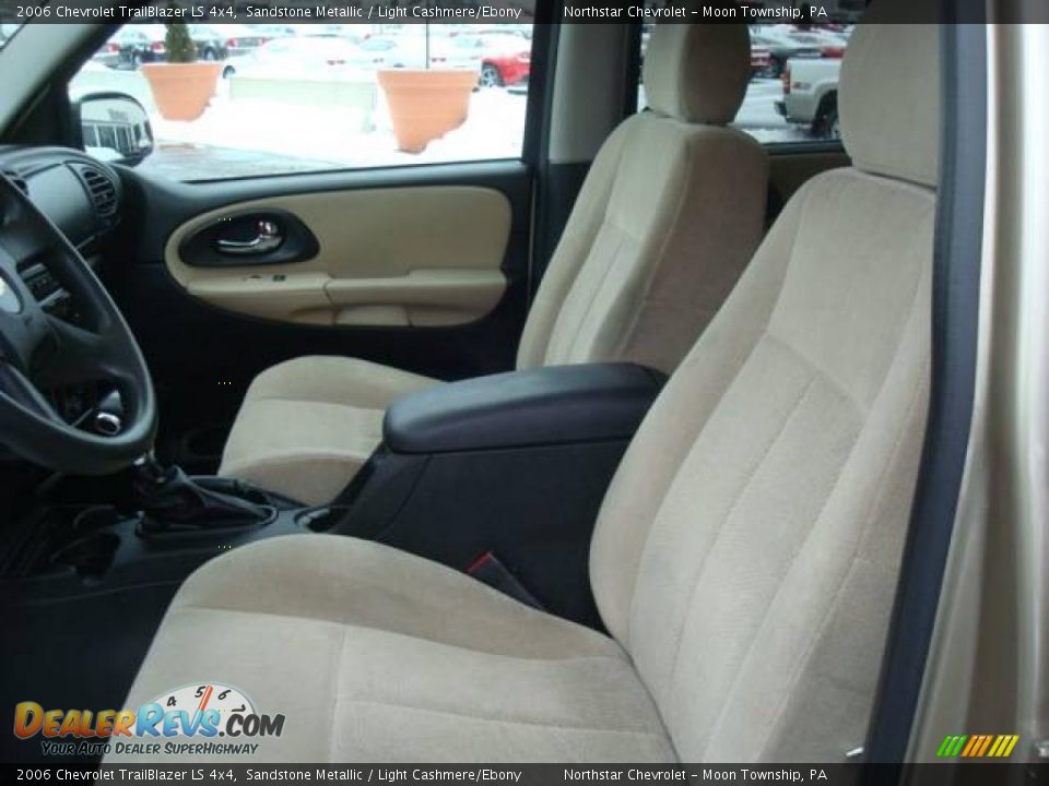 2006 Chevrolet TrailBlazer LS 4x4 Sandstone Metallic / Light Cashmere/Ebony Photo #10