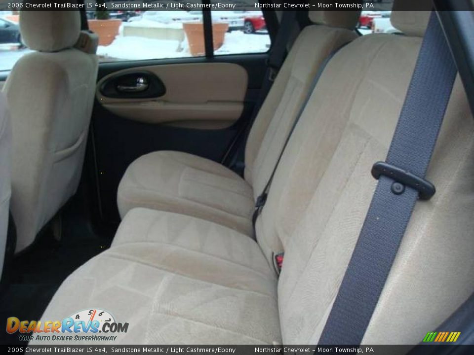 2006 Chevrolet TrailBlazer LS 4x4 Sandstone Metallic / Light Cashmere/Ebony Photo #11