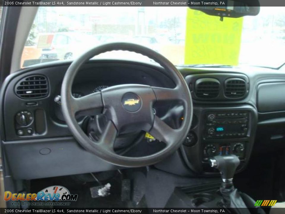 2006 Chevrolet TrailBlazer LS 4x4 Sandstone Metallic / Light Cashmere/Ebony Photo #12