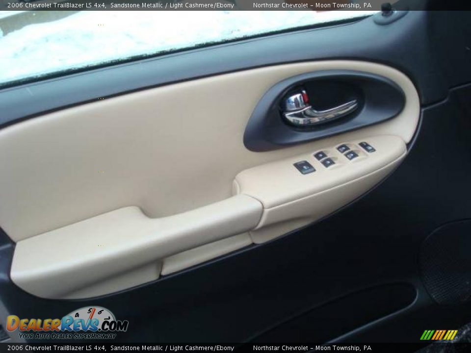 2006 Chevrolet TrailBlazer LS 4x4 Sandstone Metallic / Light Cashmere/Ebony Photo #14