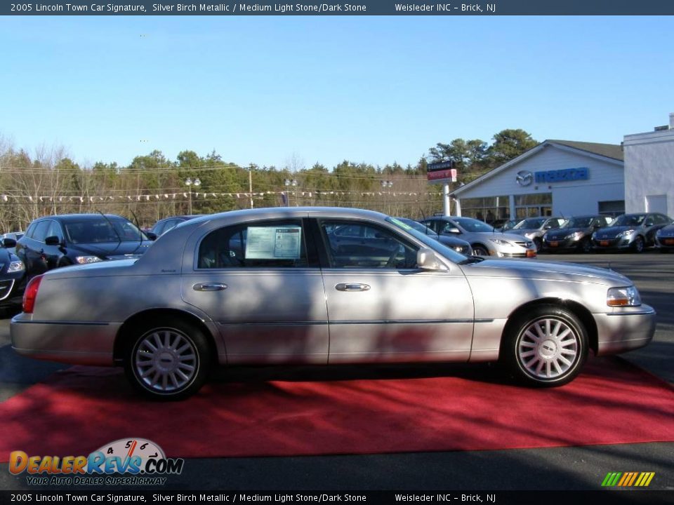 2005 Lincoln Town Car Signature Silver Birch Metallic / Medium Light Stone/Dark Stone Photo #4