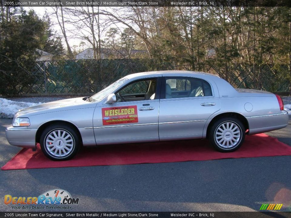 2005 Lincoln Town Car Signature Silver Birch Metallic / Medium Light Stone/Dark Stone Photo #5