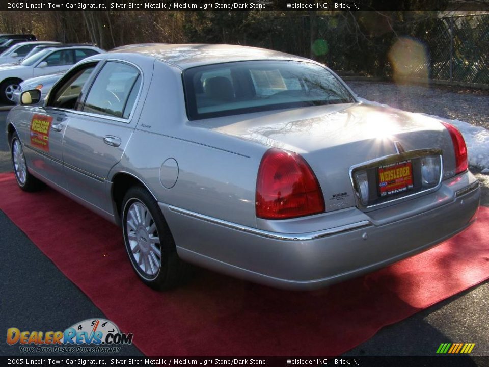 2005 Lincoln Town Car Signature Silver Birch Metallic / Medium Light Stone/Dark Stone Photo #6