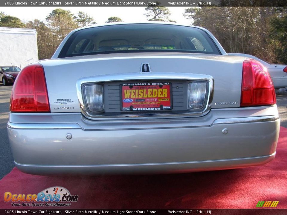 2005 Lincoln Town Car Signature Silver Birch Metallic / Medium Light Stone/Dark Stone Photo #8