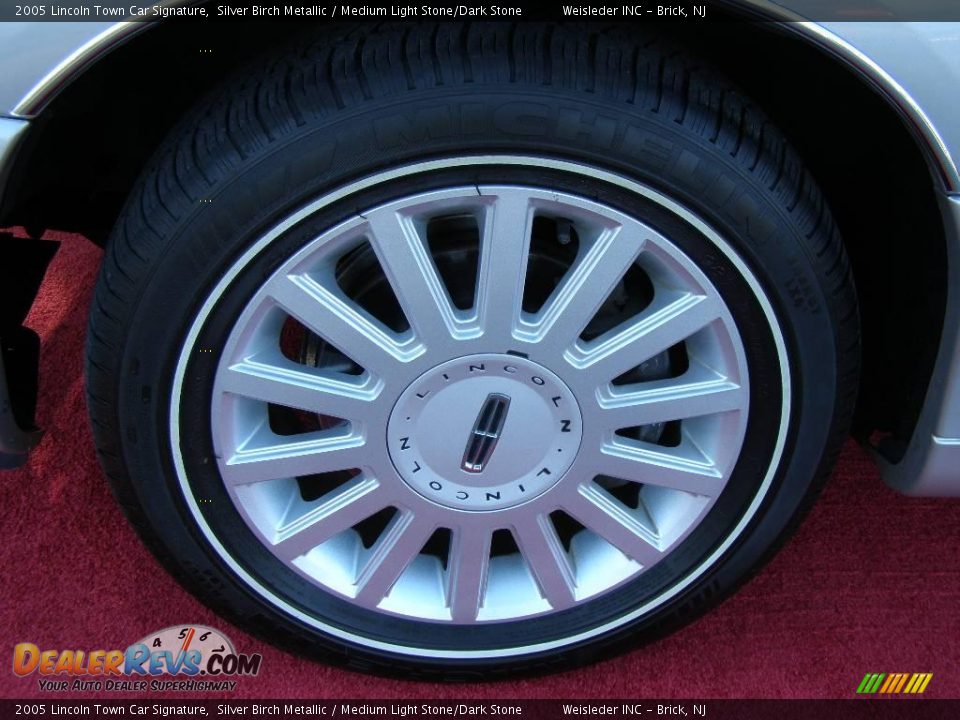 2005 Lincoln Town Car Signature Silver Birch Metallic / Medium Light Stone/Dark Stone Photo #9