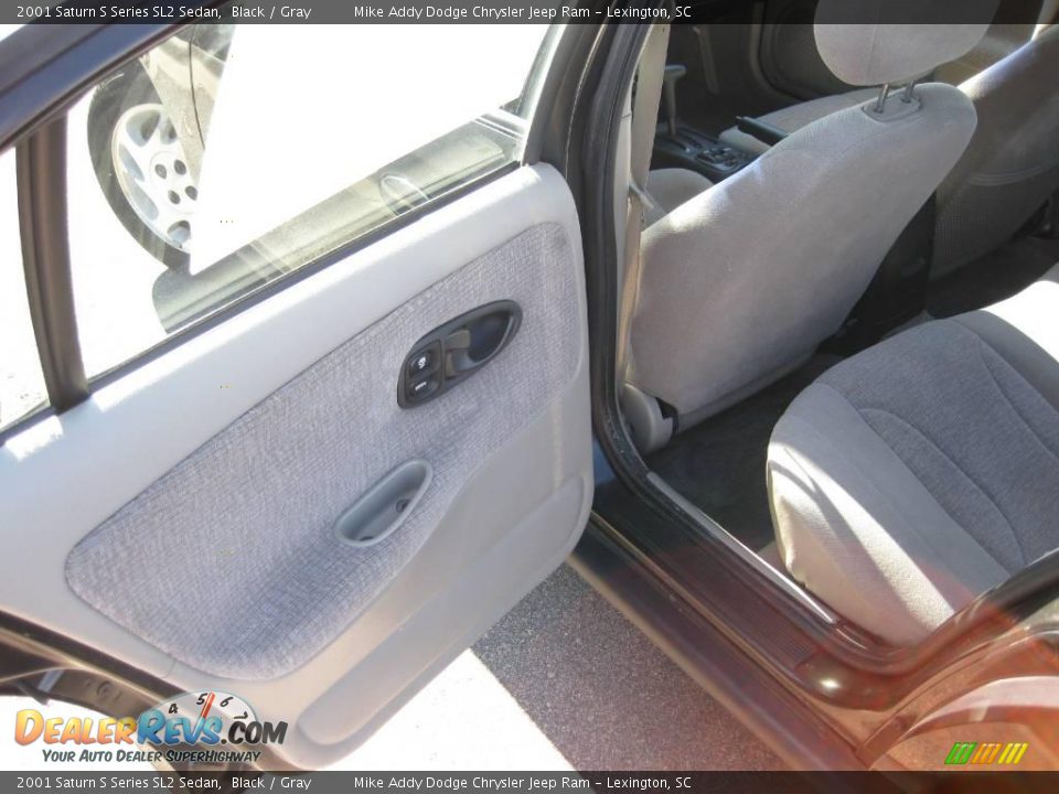 2001 Saturn S Series SL2 Sedan Black / Gray Photo #16