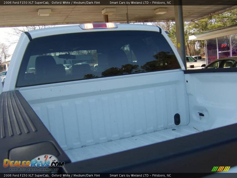 2006 Ford F150 XLT SuperCab Oxford White / Medium/Dark Flint Photo #8