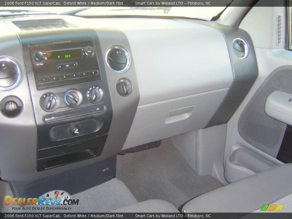 2006 Ford F150 XLT SuperCab Oxford White / Medium/Dark Flint Photo #12
