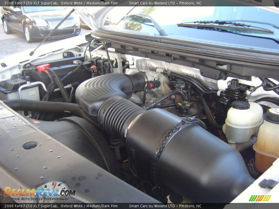 2006 Ford F150 XLT SuperCab Oxford White / Medium/Dark Flint Photo #19