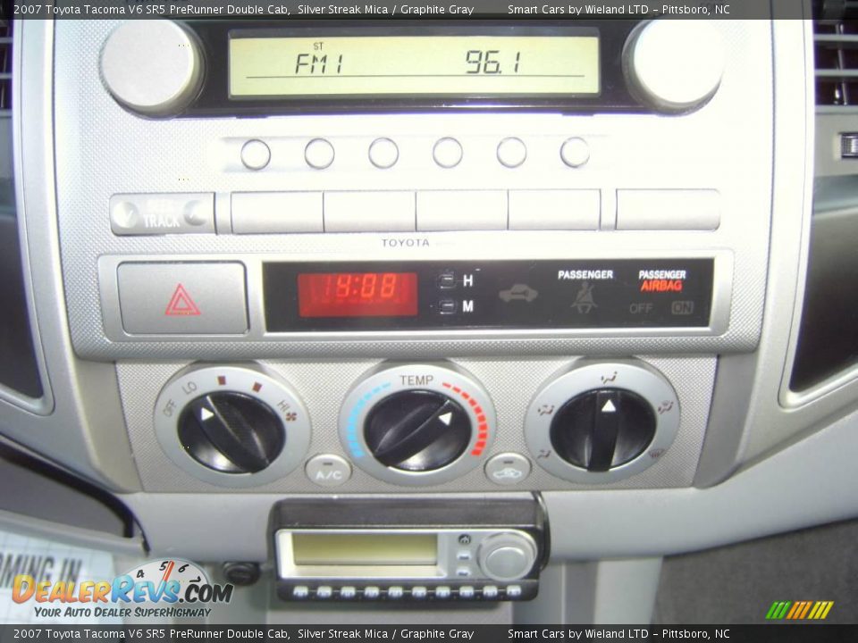 2007 Toyota Tacoma V6 SR5 PreRunner Double Cab Silver Streak Mica / Graphite Gray Photo #19