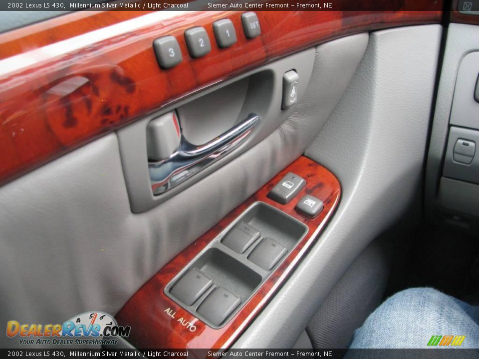 2002 Lexus LS 430 Millennium Silver Metallic / Light Charcoal Photo #25