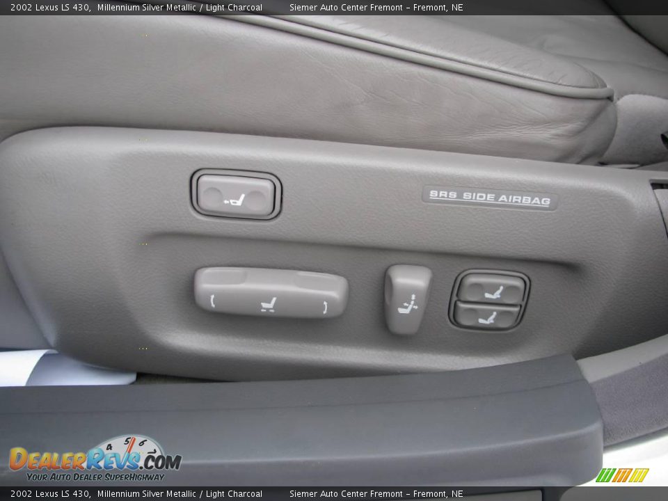 2002 Lexus LS 430 Millennium Silver Metallic / Light Charcoal Photo #31