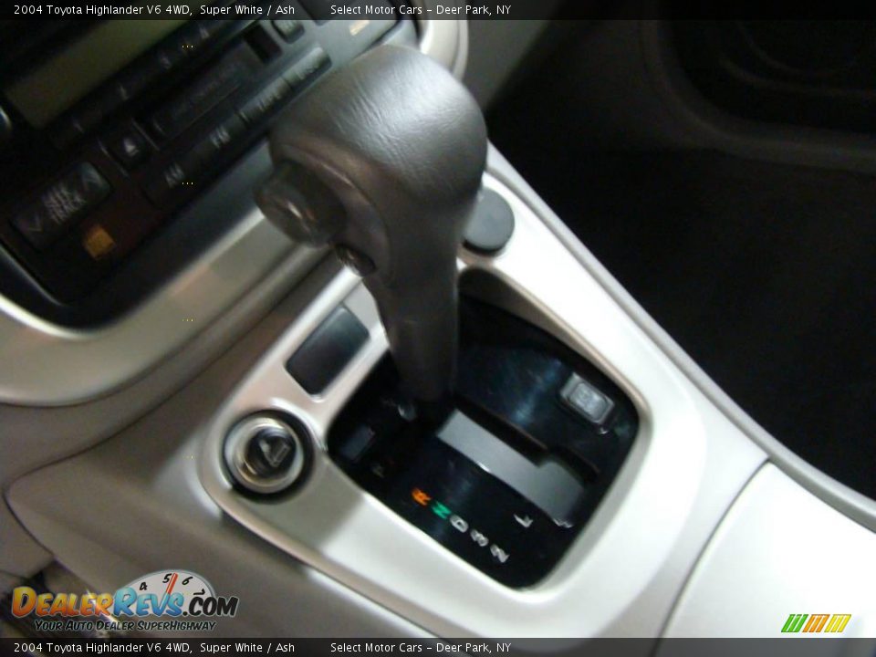 2004 Toyota Highlander V6 4WD Super White / Ash Photo #10
