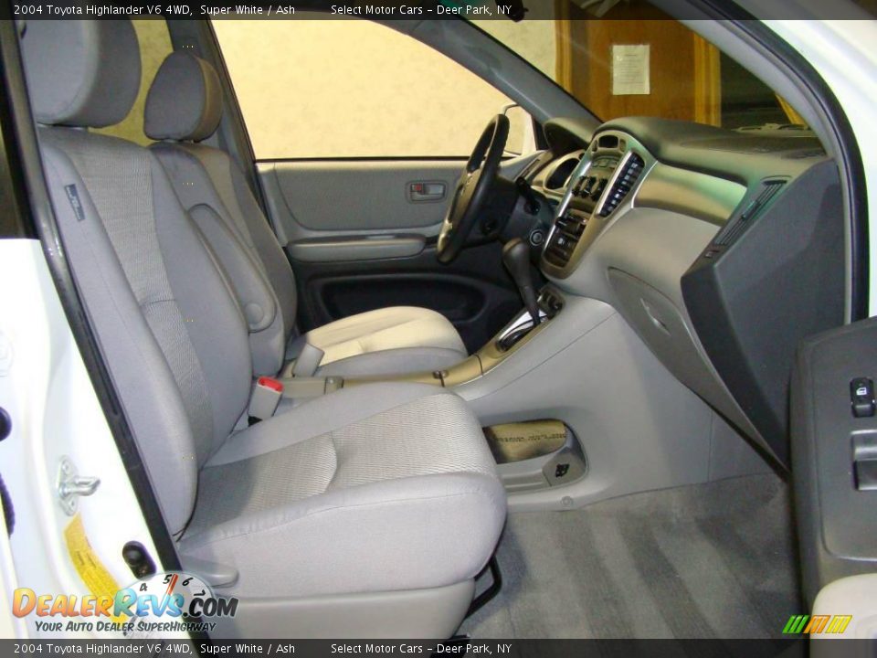 2004 Toyota Highlander V6 4WD Super White / Ash Photo #12