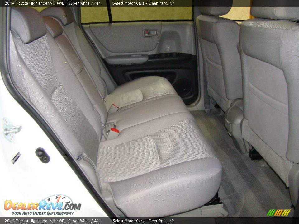 2004 Toyota Highlander V6 4WD Super White / Ash Photo #13