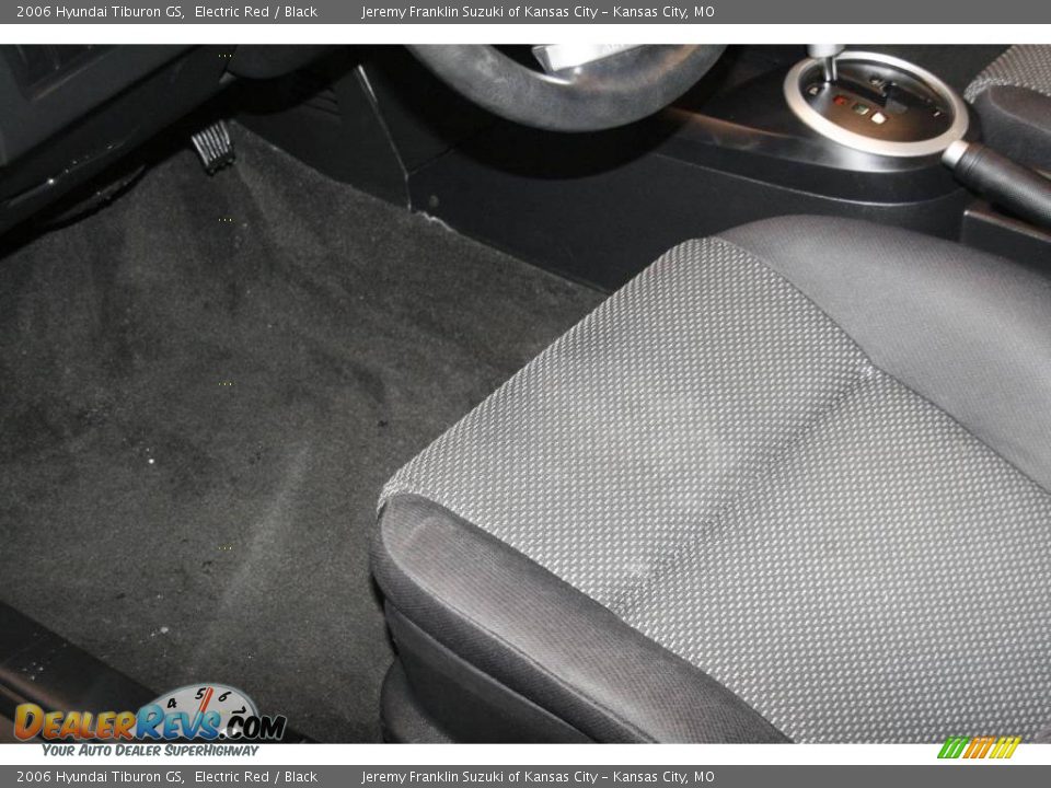 2006 Hyundai Tiburon GS Electric Red / Black Photo #18