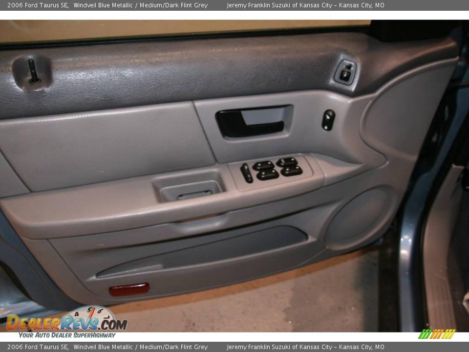 2006 Ford Taurus SE Windveil Blue Metallic / Medium/Dark Flint Grey Photo #10