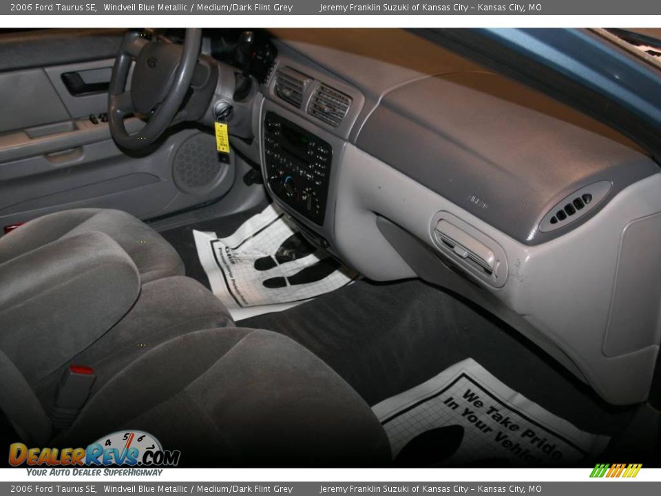 2006 Ford Taurus SE Windveil Blue Metallic / Medium/Dark Flint Grey Photo #16