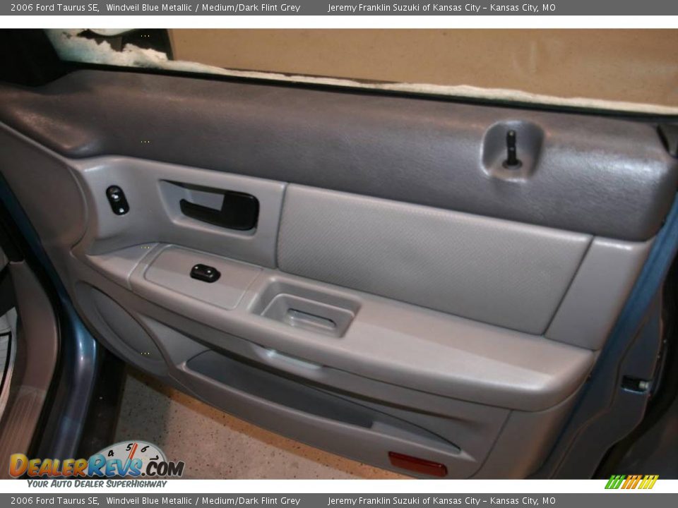 2006 Ford Taurus SE Windveil Blue Metallic / Medium/Dark Flint Grey Photo #17