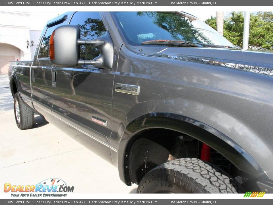 2005 Ford F350 Super Duty Lariat Crew Cab 4x4 Dark Shadow Grey Metallic / Medium Flint Photo #18