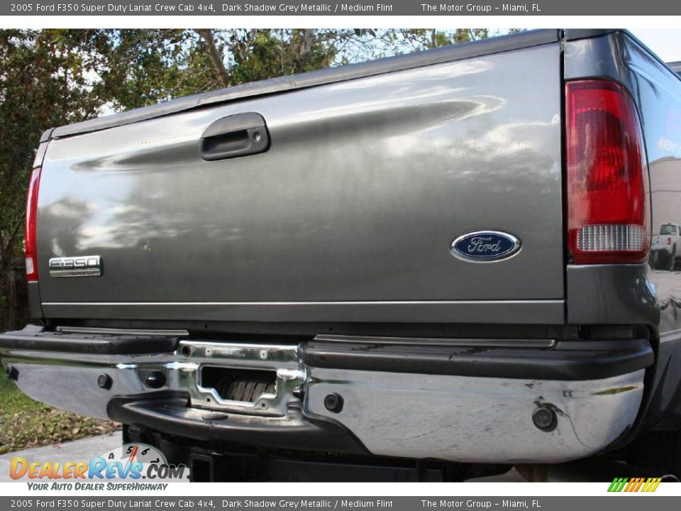 2005 Ford F350 Super Duty Lariat Crew Cab 4x4 Dark Shadow Grey Metallic / Medium Flint Photo #24