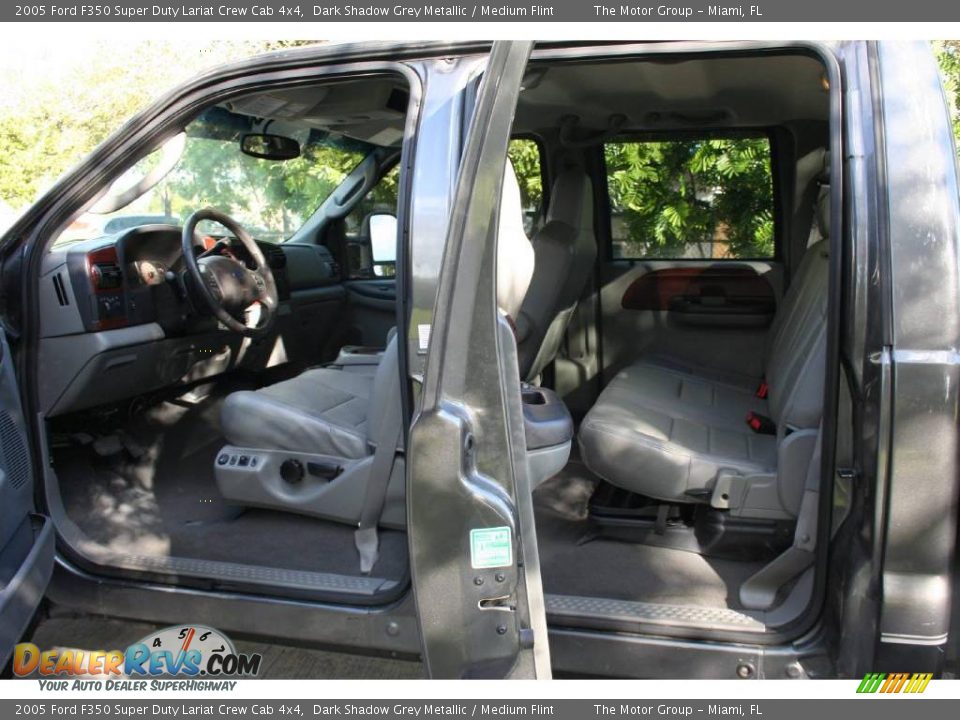 2005 Ford F350 Super Duty Lariat Crew Cab 4x4 Dark Shadow Grey Metallic / Medium Flint Photo #31