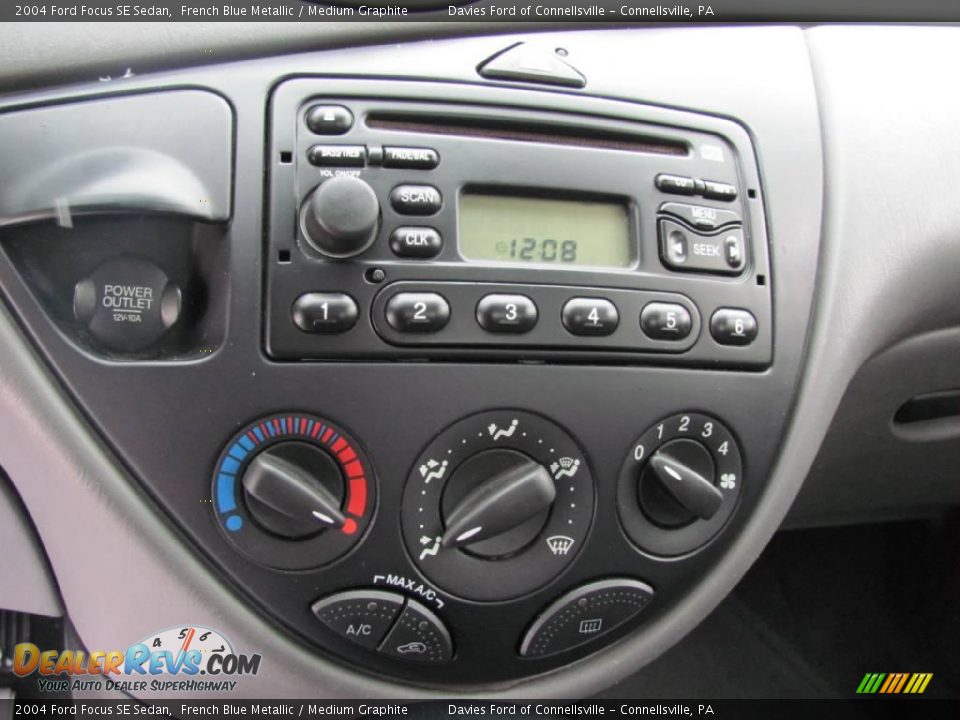2004 Ford Focus SE Sedan French Blue Metallic / Medium Graphite Photo #10