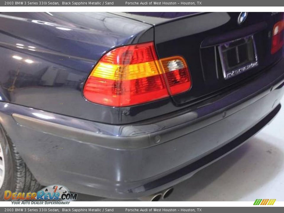 2003 BMW 3 Series 330i Sedan Black Sapphire Metallic / Sand Photo #16