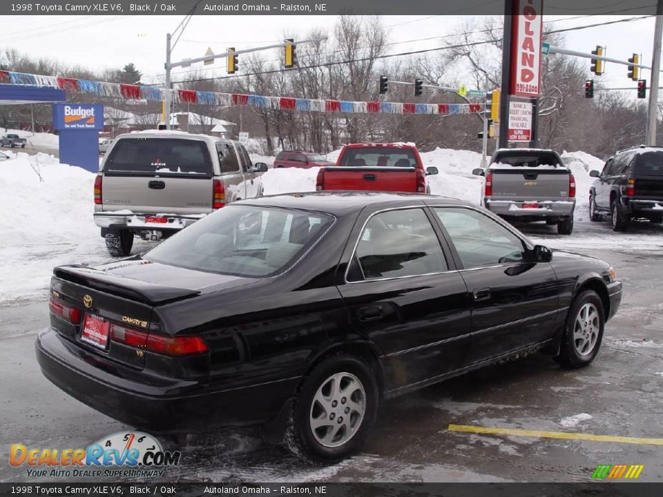 1998 Toyota Camry XLE V6 Black / Oak Photo #2