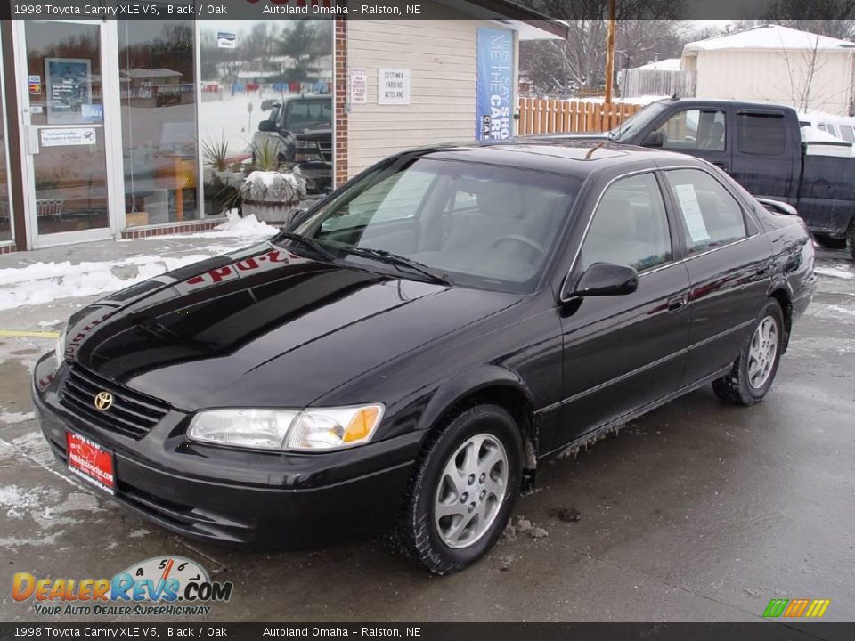 1998 Toyota Camry XLE V6 Black / Oak Photo #3