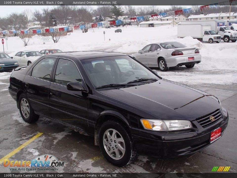 1998 Toyota Camry XLE V6 Black / Oak Photo #4