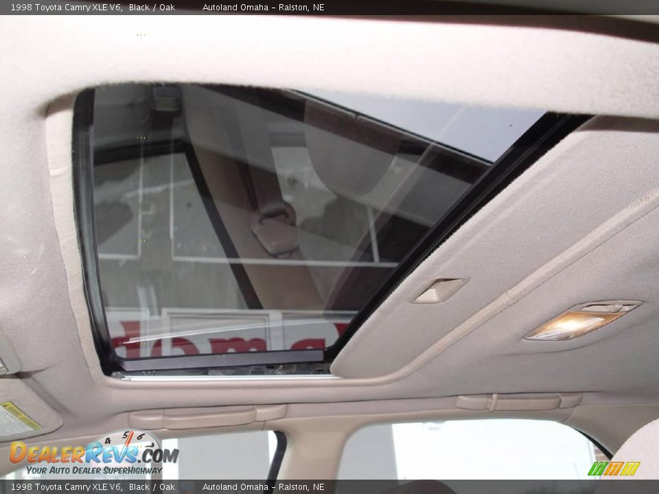 1998 Toyota Camry XLE V6 Black / Oak Photo #6