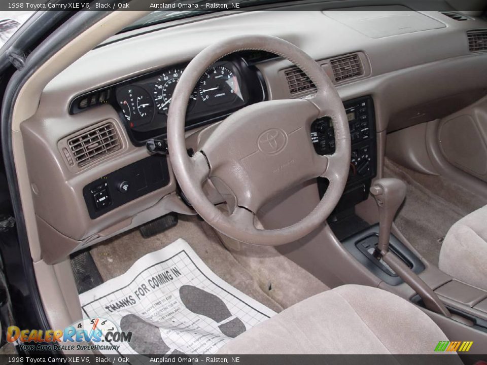 1998 Toyota Camry XLE V6 Black / Oak Photo #9