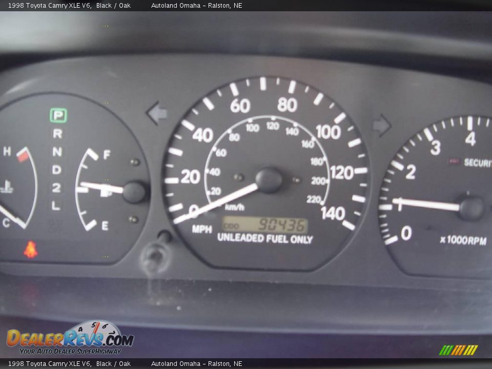 1998 Toyota Camry XLE V6 Black / Oak Photo #10