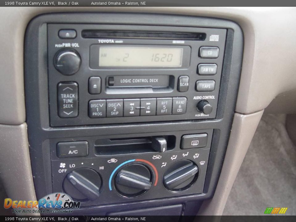 1998 Toyota Camry XLE V6 Black / Oak Photo #11
