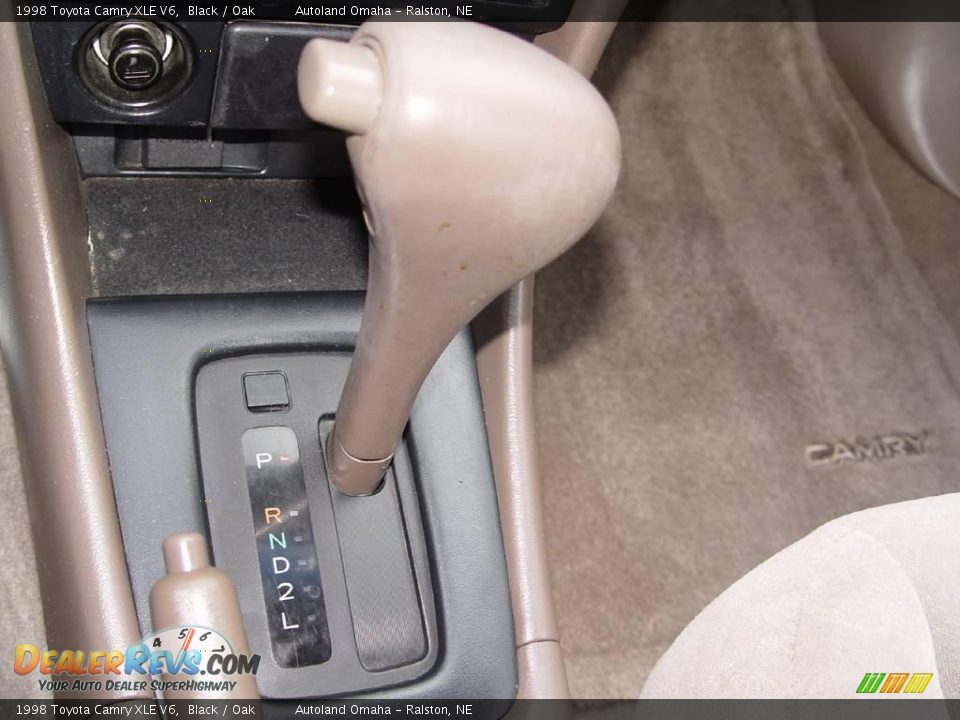 1998 Toyota Camry XLE V6 Black / Oak Photo #12
