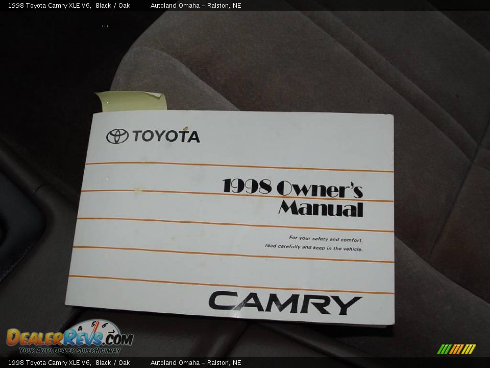 1998 Toyota Camry XLE V6 Black / Oak Photo #13
