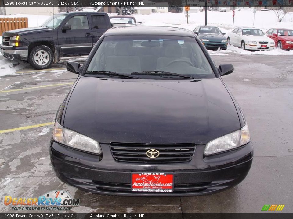 1998 Toyota Camry XLE V6 Black / Oak Photo #20