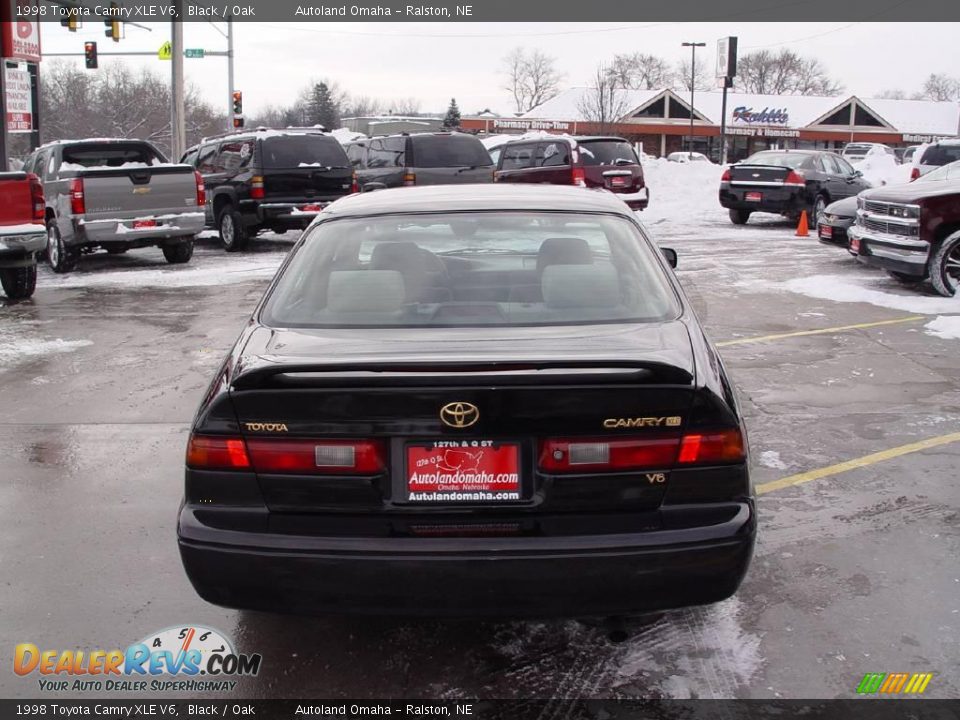 1998 Toyota Camry XLE V6 Black / Oak Photo #21