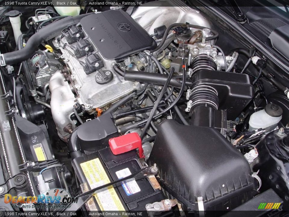 1998 Toyota Camry XLE V6 Black / Oak Photo #22