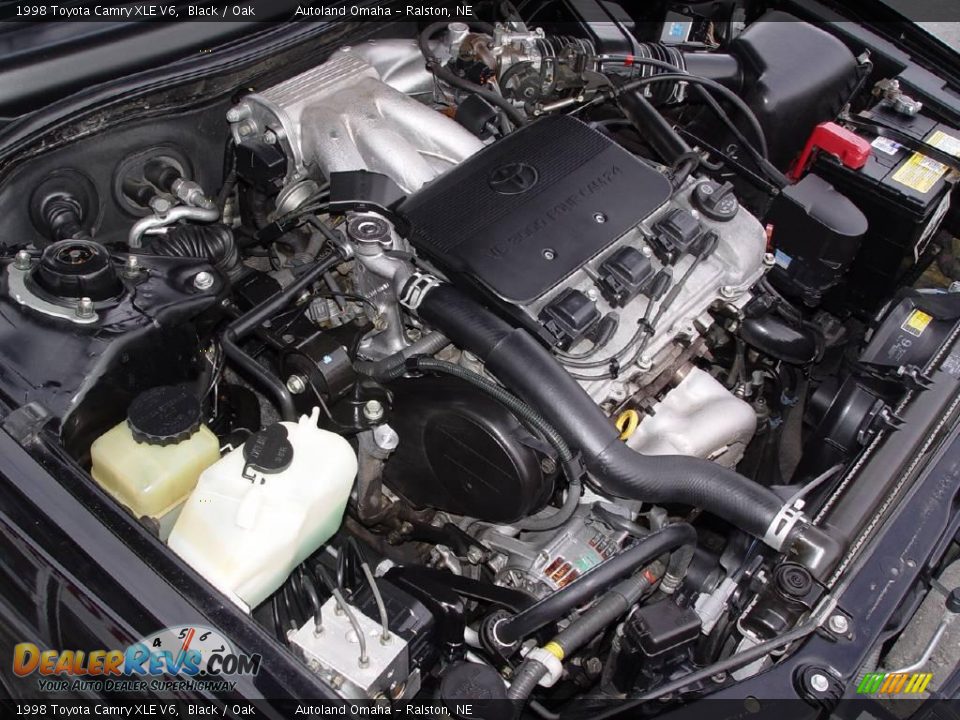 1998 Toyota Camry XLE V6 Black / Oak Photo #24
