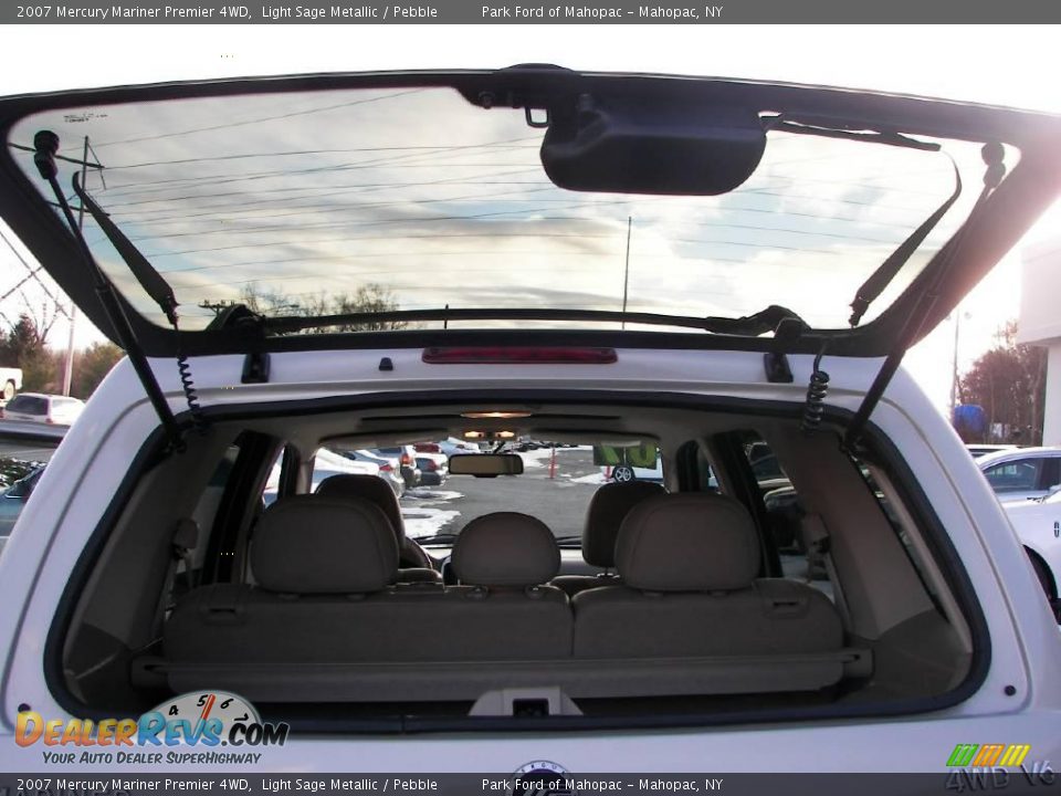 2007 Mercury Mariner Premier 4WD Light Sage Metallic / Pebble Photo #18