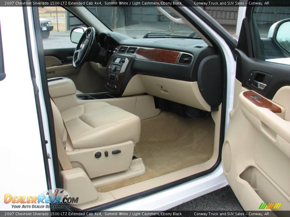 2007 Chevrolet Silverado 1500 LTZ Extended Cab 4x4 Summit White / Light Cashmere/Ebony Black Photo #14